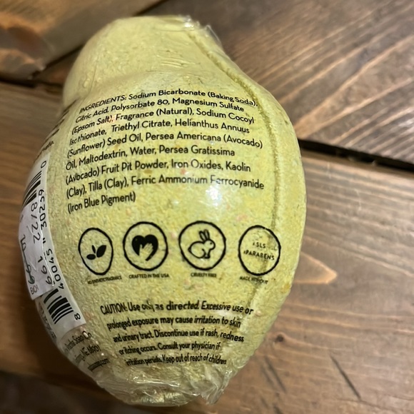 PAcHA avocado froth bomb- bath fizz and bubble bath all in one. 3 available - Picture 3 of 5